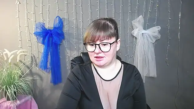 ZannaDreil online show from 11.25.25