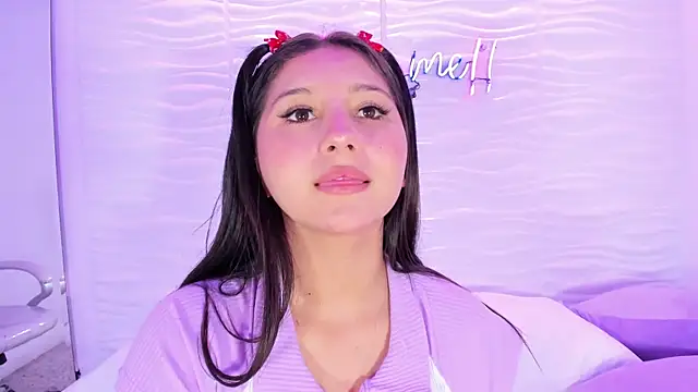 Snapshot of AvyMilton chatting on 01.03.25 AvyMilton online show from 01.03.25