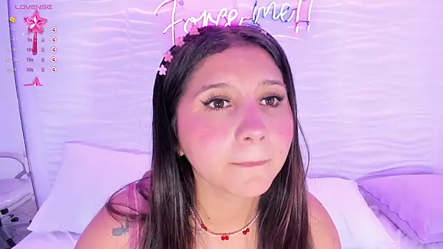 Snapshot of AvyMilton chatting on 01.17.25 AvyMilton online show from 01.17.25