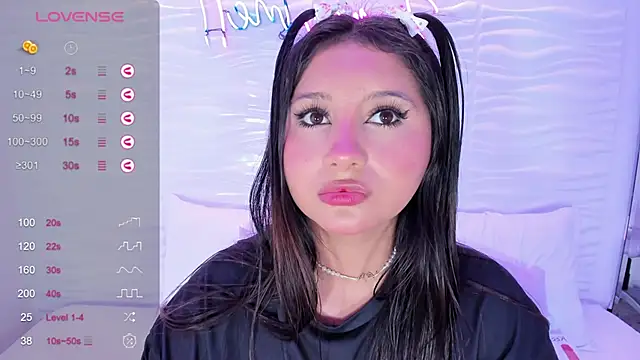 Snapshot of AvyMilton chatting on 02.18.25 AvyMilton online show from 02.18.25