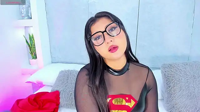 Snapshot of AvyMilton chatting on 10.03.25 AvyMilton online show from 10.03.25