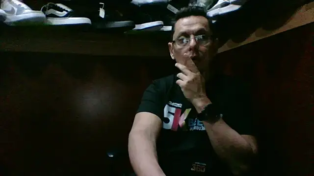 Snapshot of MarcusKelvin chatting on 10.21.25 MarcusKelvin online show from 10.21.25