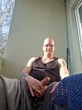 Snapshot of Maiki82 chatting on 03.21.25 Maiki82 online show from 03.21.25