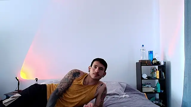 Snapshot of anika_lowen02 chatting on 12.10.24 anika lowen02 online show from 12.10.24