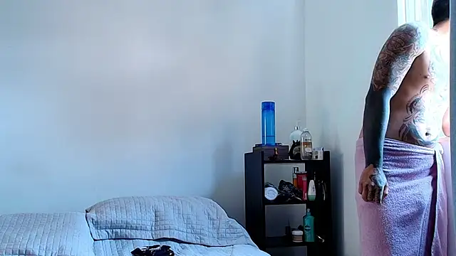 Snapshot of anika_lowen02 chatting on 12.13.24 anika lowen02 online show from 12.13.24