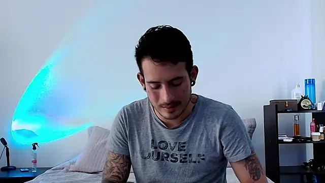 Snapshot of anika_lowen02 chatting on 12.18.24 anika lowen02 online show from 12.18.24