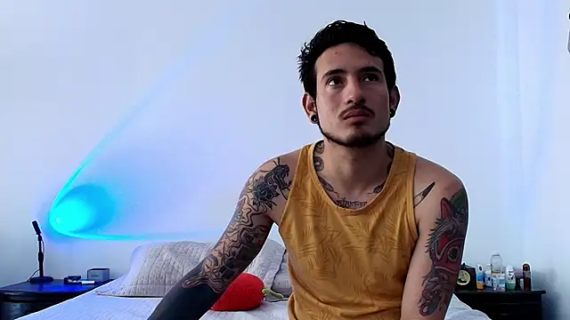 Snapshot of anika_lowen02 chatting on 01.15.25 anika lowen02 online show from 01.15.25