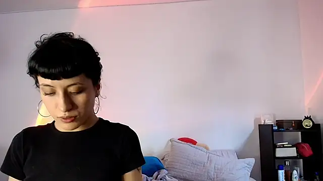 Snapshot of anika_lowen02 chatting on 02.26.25 anika lowen02 online show from 02.26.25