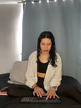 Snapshot of anika_lowen02 chatting on 10.10.25 anika lowen02 online show from 10.10.25