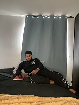 Snapshot of anika_lowen02 chatting on 10.11.25 anika lowen02 online show from 10.11.25