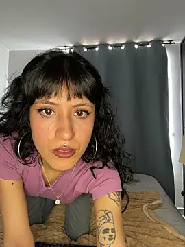 Snapshot of anika_lowen02 chatting on 10.27.25 anika lowen02 online show from 10.27.25