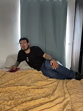 Snapshot of anika_lowen02 chatting on 10.28.25 anika lowen02 online show from 10.28.25