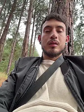 Snapshot of anika_lowen02 chatting on 12.21.25 anika lowen02 online show from 12.21.25