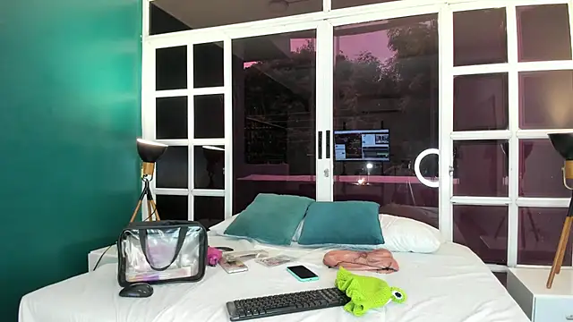 MelaniieRoux online show from 11.08.25