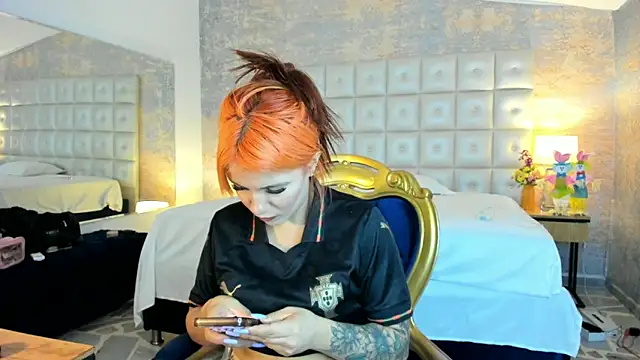 Snapshot of MelaniieRoux chatting on 06.08.26 MelaniieRoux online show from 06.08.26
