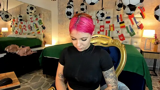 Snapshot of MelaniieRoux chatting on 06.14.26 MelaniieRoux online show from 06.14.26