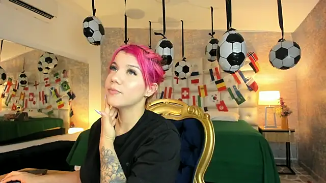 Snapshot of MelaniieRoux chatting on 06.16.26 MelaniieRoux online show from 06.16.26