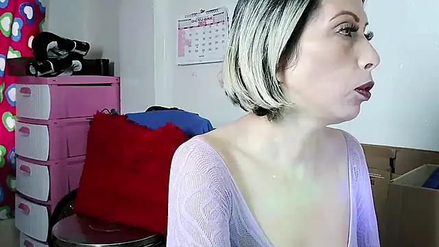 alixia81 online show from 10.27.25