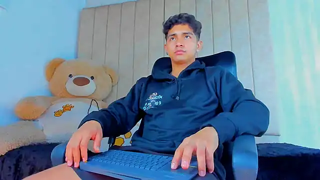 Snapshot of Muichiro_tokito1 chatting on 02.01.25 Muichiro tokito1 online show from 02.01.25