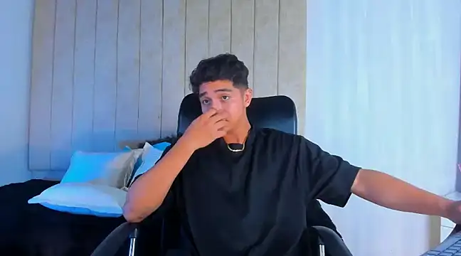 Snapshot of Muichiro_tokito1 chatting on 02.05.25 Muichiro tokito1 online show from 02.05.25