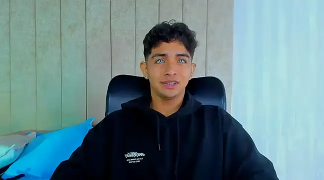 Snapshot of Muichiro_tokito1 chatting on 02.13.25 Muichiro tokito1 online show from 02.13.25