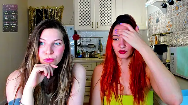 Snapshot of Annie_aww chatting on 12.22.24 Annie aww online show from 12.22.24