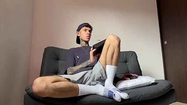 Saturno v online show from 03.15.25