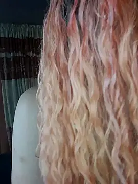 Snapshot of Sexy-Favgirl chatting on 03.04.25 Sexy-Favgirl online show from 03.04.25