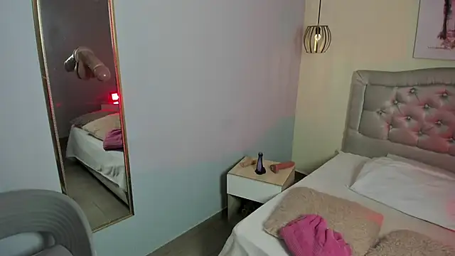 Snapshot of escarleth__ chatting on 11.13.25 escarleth online show from 11.13.25