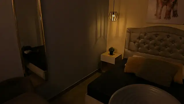 Snapshot of escarleth__ chatting on 11.20.25 escarleth online show from 11.20.25