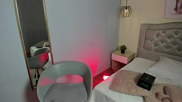 Snapshot of escarleth__ chatting on 11.21.25 escarleth online show from 11.21.25