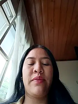 Snapshot of Miia_grand chatting on 11.18.25 Miia grand online show from 11.18.25