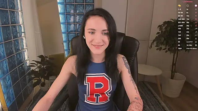 Snapshot of Dearly_kitty chatting on 09.17.25 Dearly kitty online show from 09.17.25