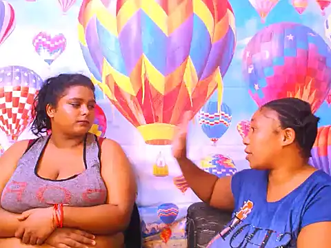 Snapshot of SexcGals chatting on 12.15.24 SexcGals online show from 12.15.24