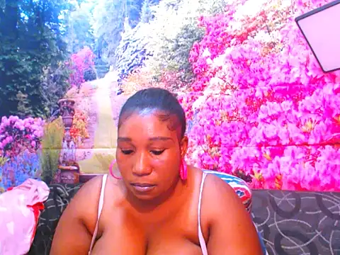 Snapshot of SexcGals chatting on 02.02.25 SexcGals online show from 02.02.25