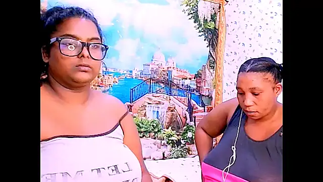 Snapshot of SexcGals chatting on 03.29.26 SexcGals online show from 03.29.26