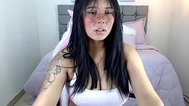 Snapshot of sarah_moon2 chatting on 03.12.25 sarah moon2 online show from 03.12.25