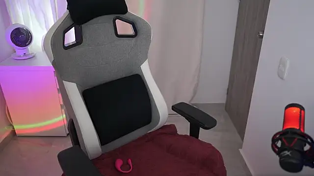 anyacutex online show from 12.04.25