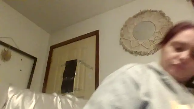 Snapshot of lilbishmiss chatting on 11.10.25 lilbishmiss online show from 11.10.25