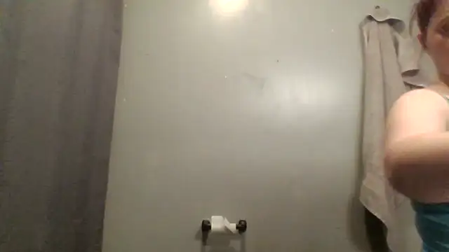 Snapshot of lilbishmiss chatting on 11.14.25 lilbishmiss online show from 11.14.25