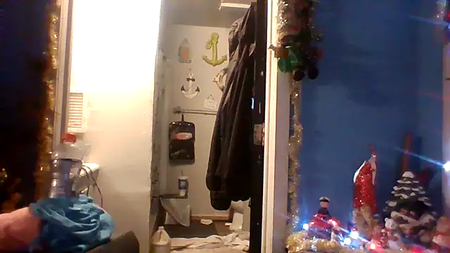 Snapshot of lilbishmiss chatting on 12.23.25 lilbishmiss online show from 12.23.25