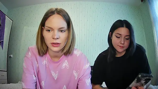 ChrisGirls online show from 10.22.25