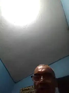 hugosafado333 online show from 12.14.24