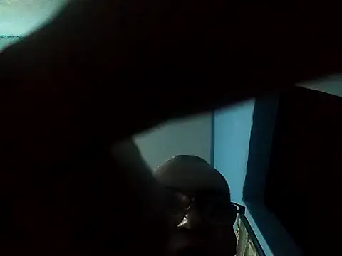 hugosafado333 online show from 12.18.24