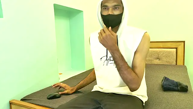 Snapshot of Habibi_big_b chatting on 02.13.26 Habibi big b online show from 02.13.26