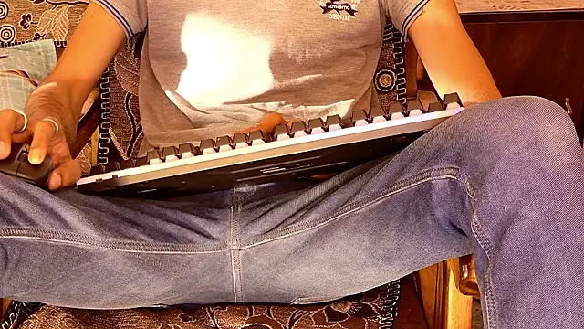 Snapshot of Habibi_big_b chatting on 03.11.26 Habibi big b online show from 03.11.26