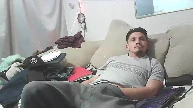 Snapshot of chill_wolf389 chatting on 12.18.25 chill wolf389 online show from 12.18.25