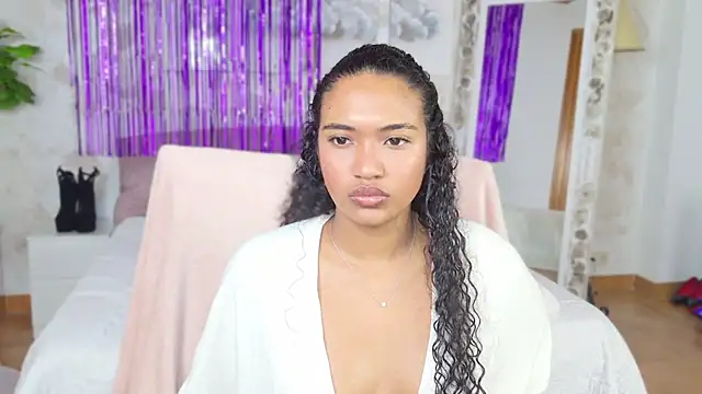 Snapshot of MilaTeenX chatting on 02.06.25 MilaTeenX online show from 02.06.25