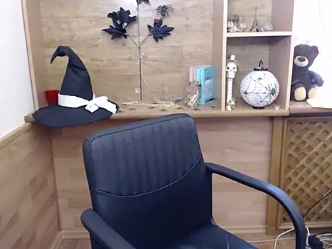 DaniellaKiss online show from 11.23.25