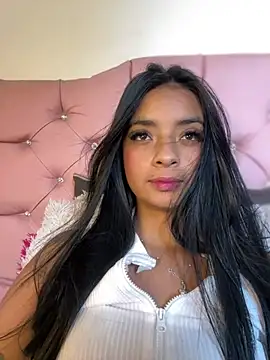 Laura fernandezII online show from 02.04.25